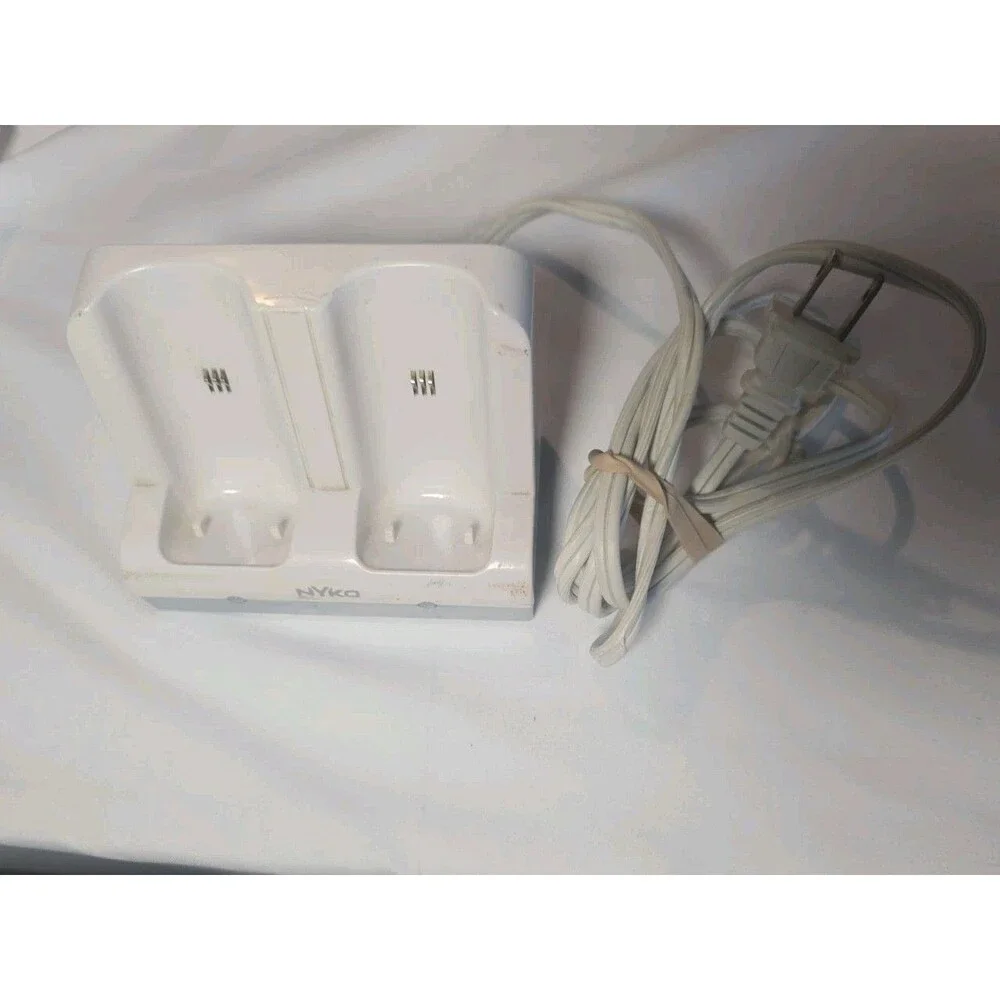 Nyko 87000-A50 - Nintendo Wii Remote Charging Station DOCKING STATION